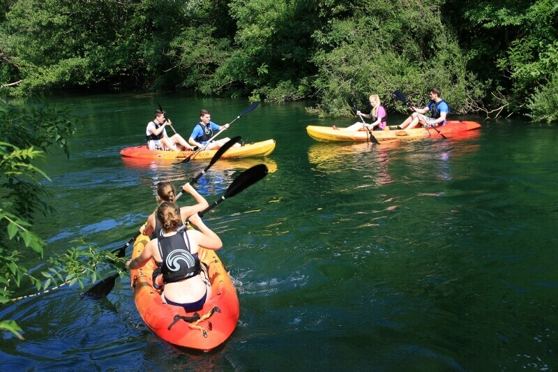 stay safe while kayaking